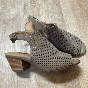 Lucky Brand women's size 8 beige heeled mules sandals